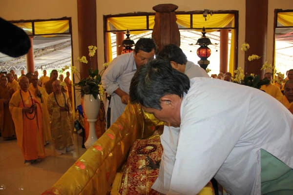 Lễ nhập kim quan cố Trưởng lão HT.Thích Viên Minh ảnh 17 letanghtvienminh-38_jpg.jpg