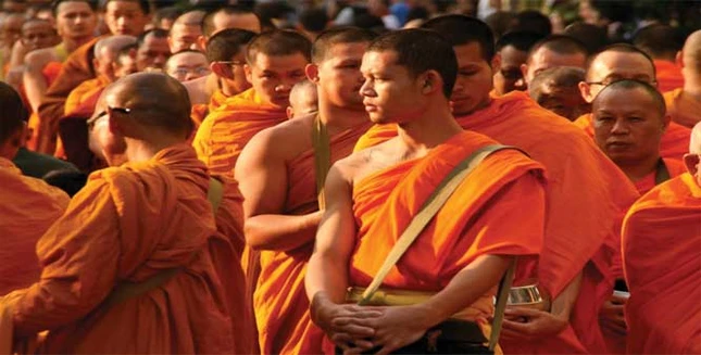 THAI-MONKS_11_7_2013.jpg