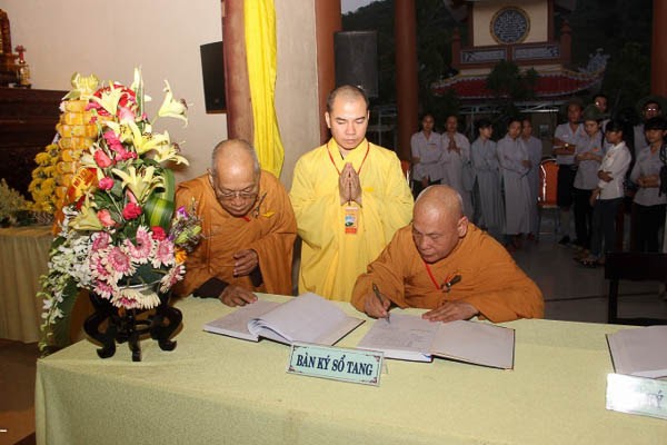 TƯGH viếng tang cố Trưởng lão HT.Thích Viên Minh ảnh 3 dana 3.jpg
