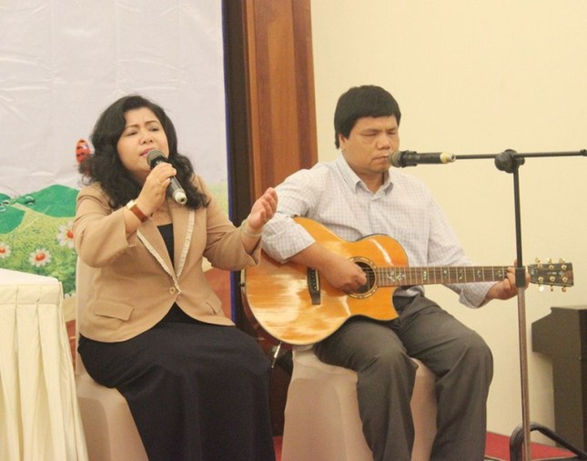 Phật tử Nguyễn Hướng Dương ra tự truyện ảnh 2 5HD.jpg