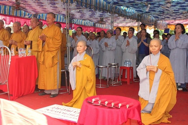 Long An: Đặt đá xây chùa Phật Bửu ảnh 1 IMG.2.JPG