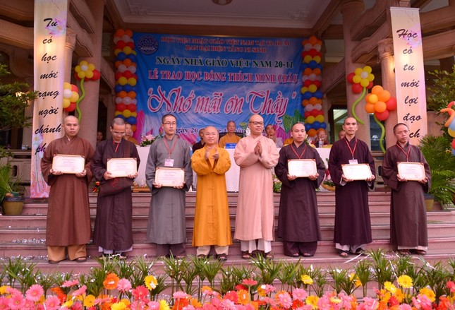 Trao Hoc Bong (19).JPG