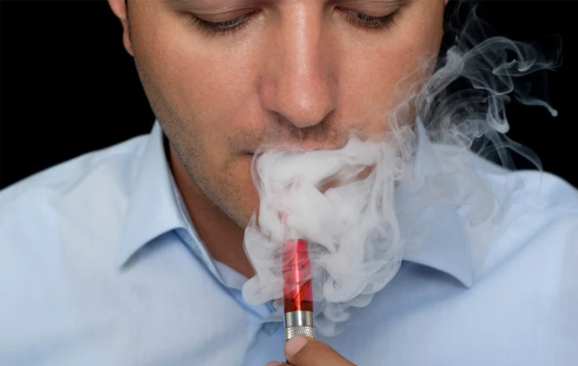 thuoc la dien tu.jpg