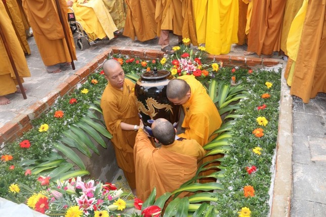 49 ngày ON V MINH026.JPG