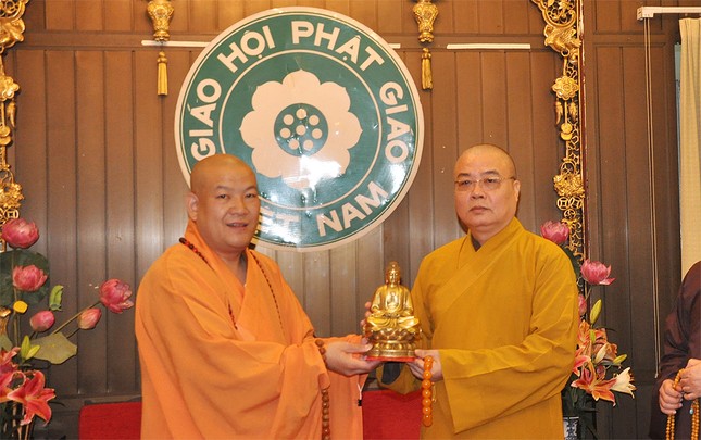 Hiệp hội Phật giáo Trung Quốc thăm GHPGVN ảnh 4 Trung quoc 3.jpg