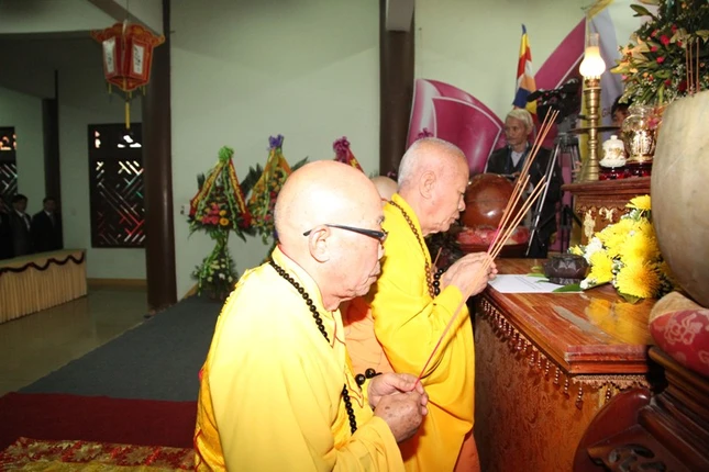 Quảng Trị: Tưởng niệm Phật hoàng nhập Niết-bàn ảnh 4 qtri6.jpg