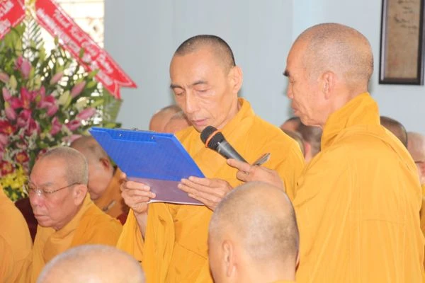 Vĩnh Long: Lễ Đại tường cố HT.Thích Đắc Pháp ảnh 2 son thang 2.jpg