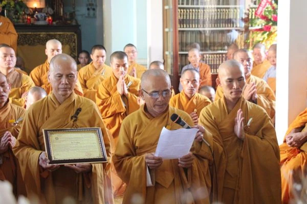 Vĩnh Long: Lễ Đại tường cố HT.Thích Đắc Pháp ảnh 6 son thang 6.jpg