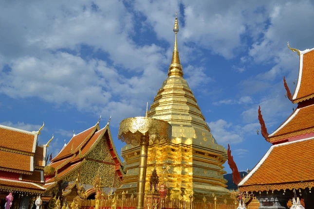 Phra_That_Doi_Suthep_01.jpg
