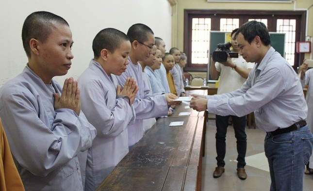 Khoa Pali trao học bổng đến Tăng Ni sinh khóa IX ảnh 3 6PL.jpg
