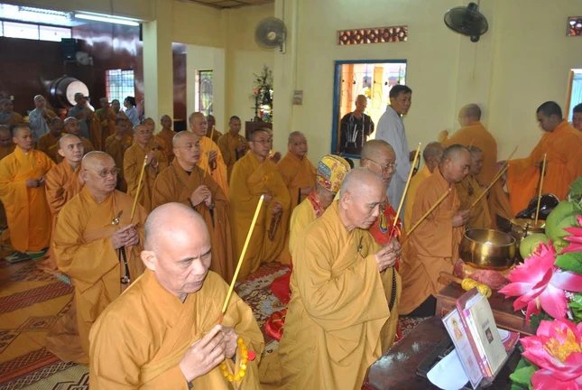 Chùa Bửu Hai đặt đá trùng tu chánh điện ảnh 1 buu hai 1.jpg