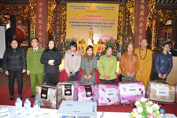 Lạng Sơn: Cầu siêu nạn nhân tai nạn giao thông ảnh 4 ls 1.jpg