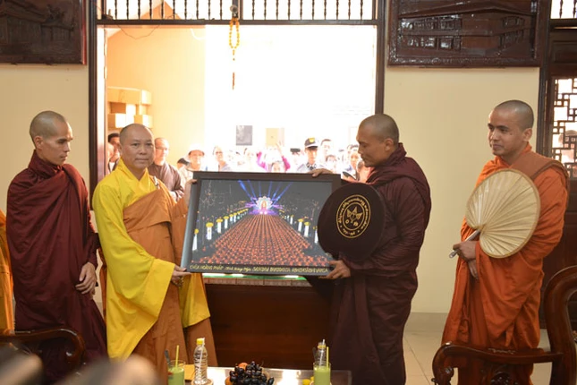 Ngài Tam Tạng thứ 12 giảng pháp tại chùa Hoằng Pháp ảnh 3 hp 3.jpg