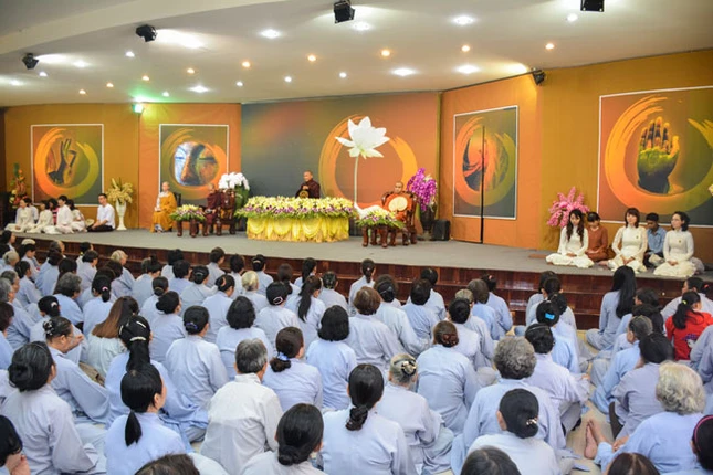 Ngài Tam Tạng thứ 12 giảng pháp tại chùa Hoằng Pháp ảnh 5 hp 6.jpg