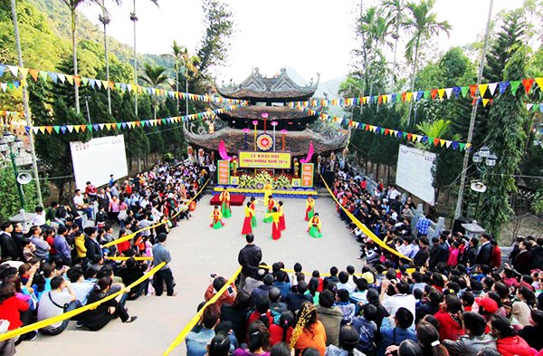 Lễ hội chùa Hương kiên quyết dẹp những hình ảnh xấu xí ảnh 2 chua Huong2.jpg