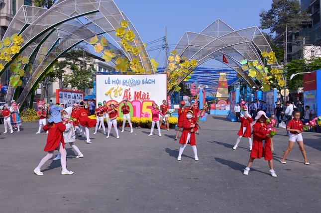 Duong Hoa- Sach (17).JPG