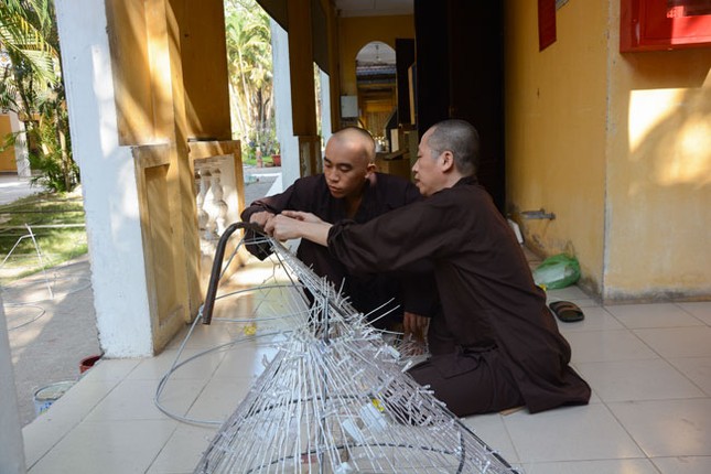 Chư Tăng, Phật tử chùa Hoằng Pháp rộn ràng đón Tết ảnh 2 c hp 1.jpg