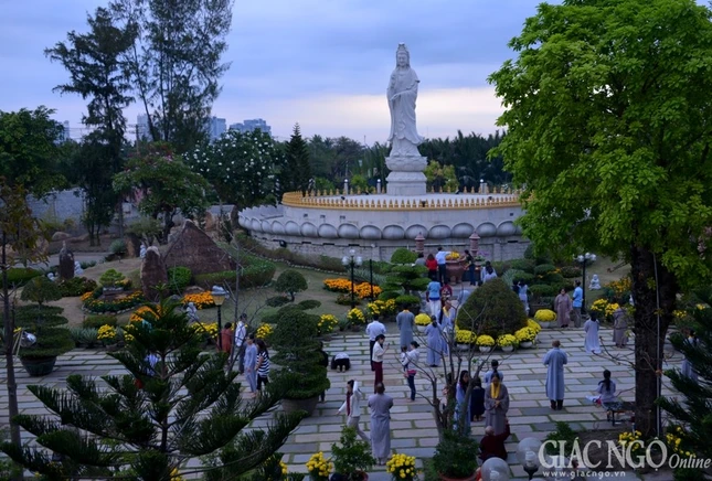 Di le chua Mong 1 Tet (3).JPG