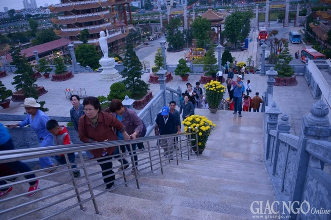 Di le chua Mong 1 Tet (7).JPG