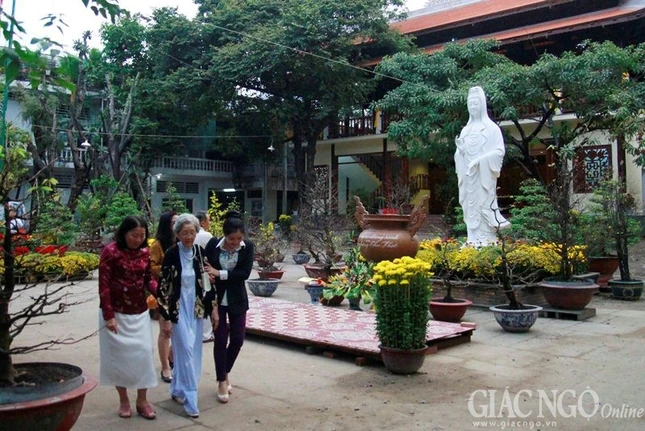 chua Gia Lam (1).jpg