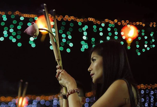 Không khí đón Tết tại các ngôi chùa trên thế giới ảnh 4 Hinh 4.jpg