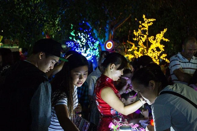 Không khí đón Tết tại các ngôi chùa trên thế giới ảnh 7 Hinh 7.jpg