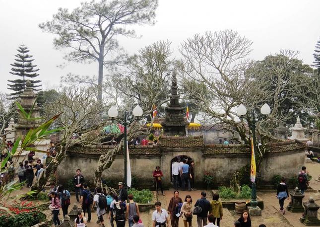 Quảng Ninh: Nườm nượp người trẩy hội Yên Tử ảnh 1