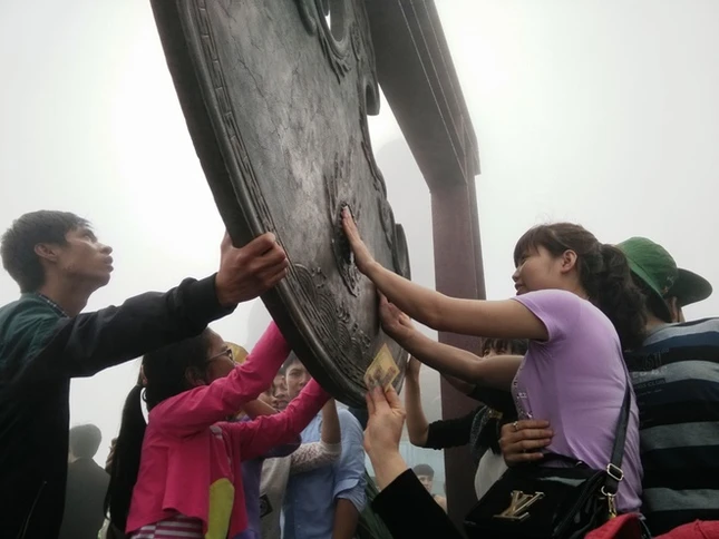 Quảng Ninh: Nườm nượp người trẩy hội Yên Tử ảnh 9