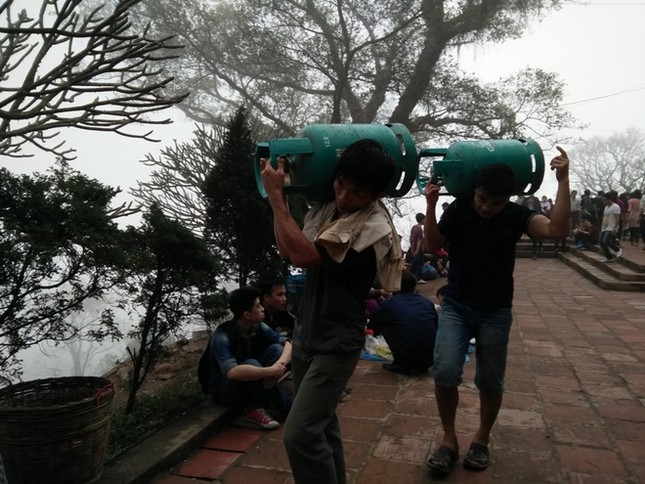 Quảng Ninh: Nườm nượp người trẩy hội Yên Tử ảnh 10 Quảng Ninh: Nườm nượp người trẩy hội Yên Tử ảnh 10