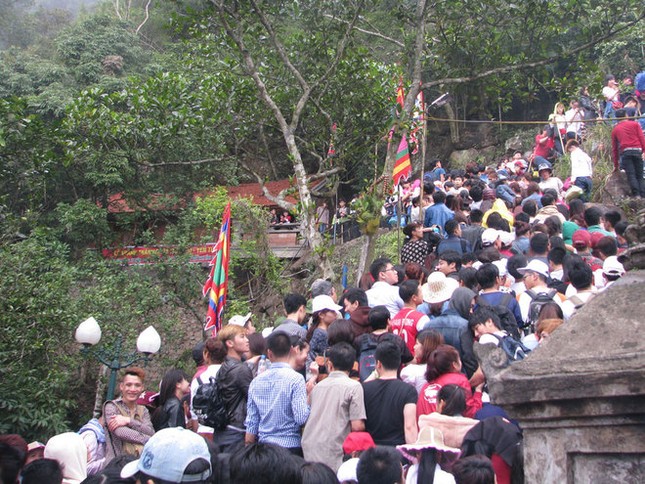 Quảng Ninh: Nườm nượp người trẩy hội Yên Tử ảnh 6