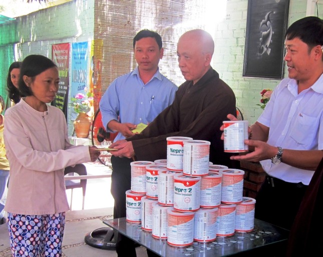 THu1EA6Y THu00CDCH QUu1EA2NG Tu00C2M TRAO QUu00C0.JPG