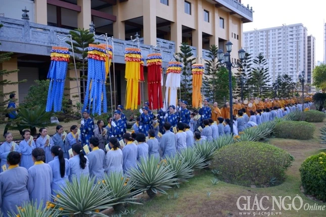 Le thinh su (7).jpg