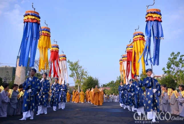 Le thinh su (9).jpg