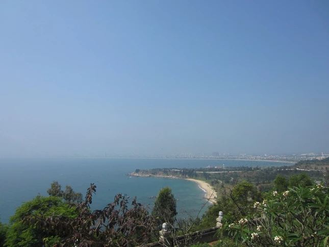 Đầu năm, rất đông du khách viếng chùa Linh Ứng ảnh 12 IMG_2462.JPG