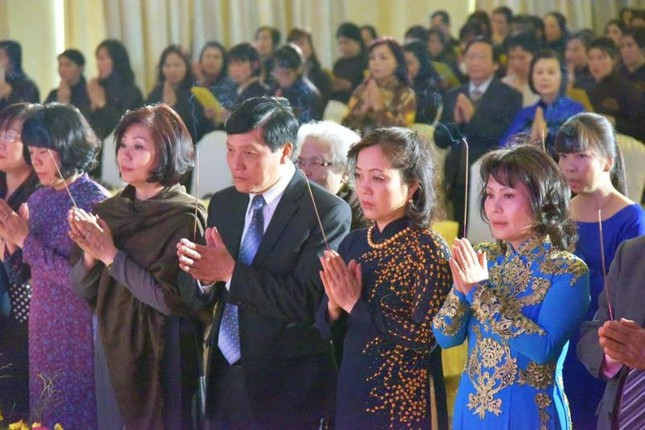 CH Séc: Bà con yêu kính đạo Phật vân tập cầu an ảnh 3 thuong nguyen 1.jpg