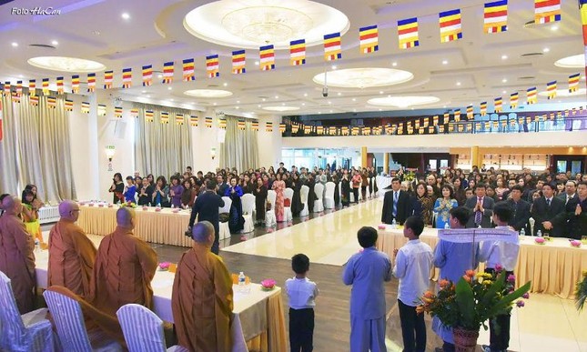 CH Séc: Bà con yêu kính đạo Phật vân tập cầu an ảnh 4 thuong nguyen 4.jpg