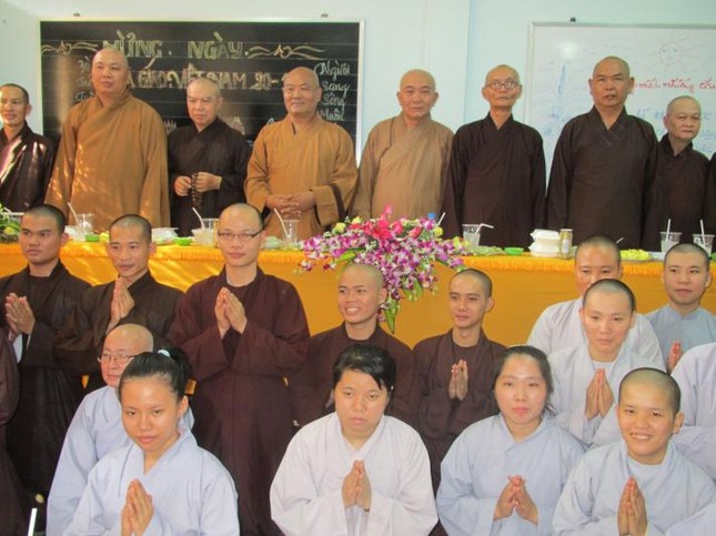 PG Q.8 chiêu sinh lớp sơ cấp Phật học khóa X ảnh 1 Tang Ni.jpg