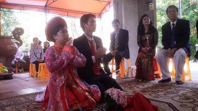 Nhân viên phát hành Báo Giác Ngộ hằng thuận tại chùa ảnh 1 hang thuan 2.jpg