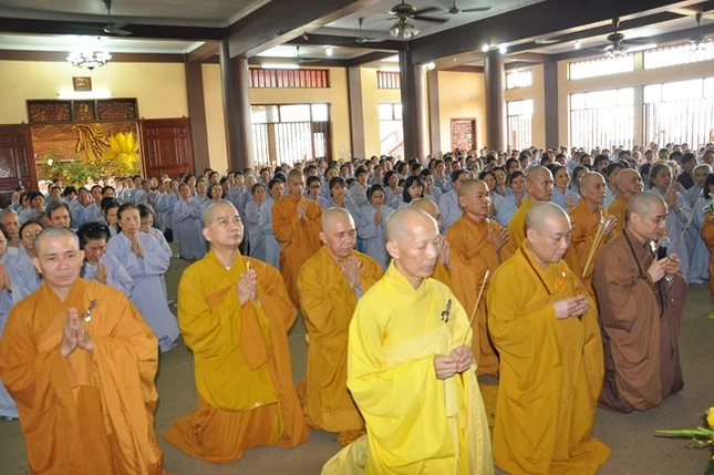 Hà Nội: Hơn 700 Phật tử phát tâm thọ Bồ-tát giới ảnh 1 ha noi 1.jpg
