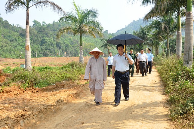 ong Vi Van Thanh cung doan kiem tra tien do xay dung chua.jpg