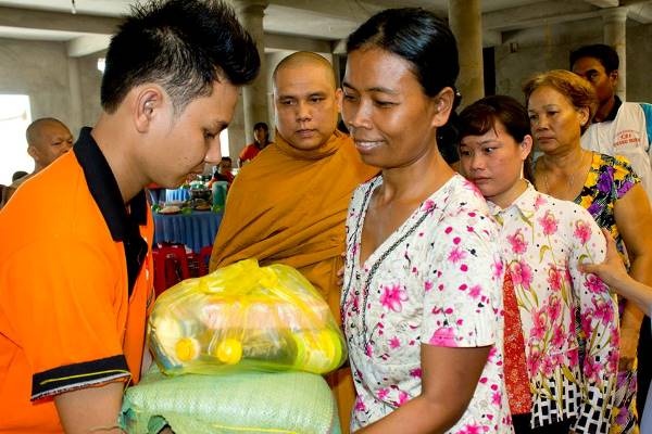 CLB Nhân Sinh tặng 200 phần quà ở Sóc Trăng ảnh 1 nhan sinh07.jpg