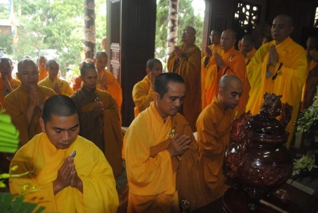 TT-Huế: Lễ húy nhật cố HT.Thích Chánh Trực ảnh 5 1 hue 5.JPG