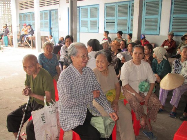 Ba đoàn từ thiện cùng tặng quà trại phong Bình Minh ảnh 1 binh minh.jpg