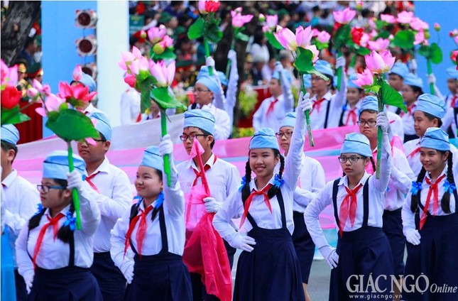 Trọng thể mít-tinh Kỷ niệm 40 thống nhất đất nước ảnh 10 ANH A (12).jpg