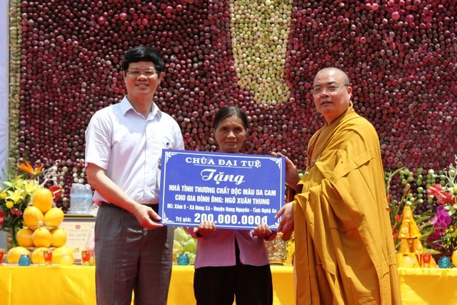 Lễ hội Văn hóa Phật giáo "Hương sen xứ Nghệ" ảnh 11 1 hsen 12.jpg