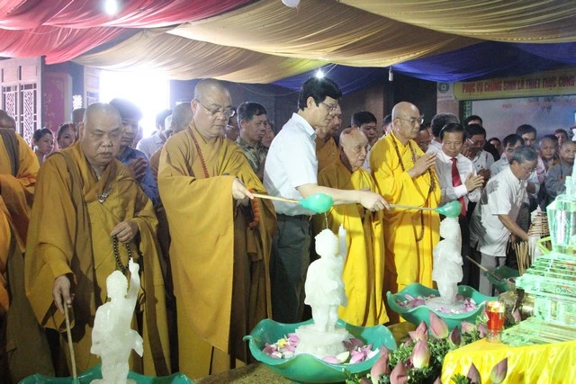 Lễ hội Văn hóa Phật giáo "Hương sen xứ Nghệ" ảnh 8 1 hsen 8.jpg