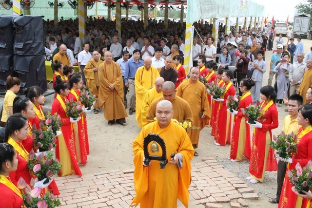 Lễ hội Văn hóa Phật giáo "Hương sen xứ Nghệ" ảnh 9 1 hsen 9.jpg