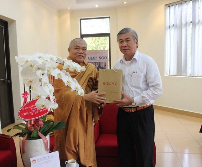 UBMTTQVN TP chúc mừng Phật đản Báo Giác Ngộ ảnh 4 4mt.jpg