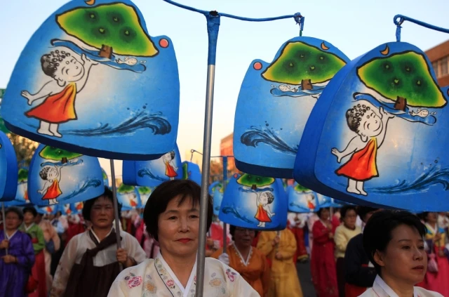 Hình ảnh đức Phật được khắc họa với nét vẽ rất dễ thương