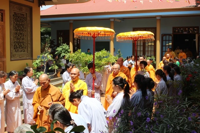 Cập nhật ngày 26-5: Các chùa làm lễ tắm Phật ảnh 2 IMG_5344.JPG